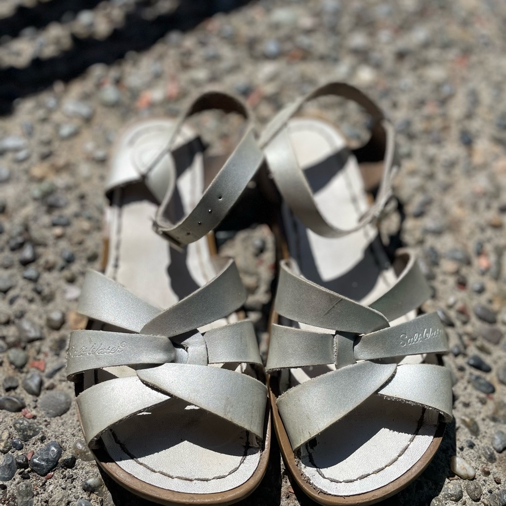 Silver Hoy Saltwater Sandals- Girls size 3